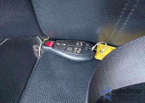 2015 Chrysler Town & Country Touring из США, поврежденный, VIN 2C4RC1BG8FR587724